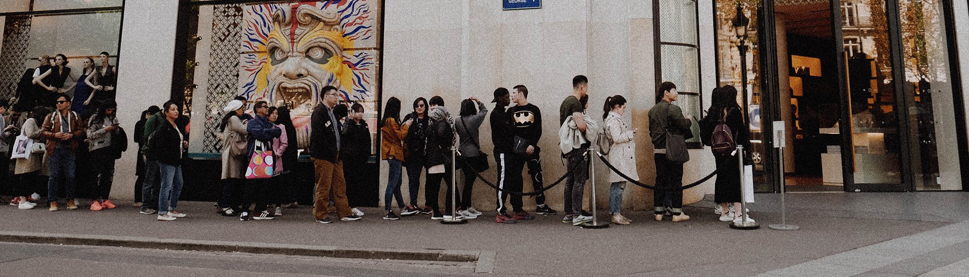 line-of-people-queue