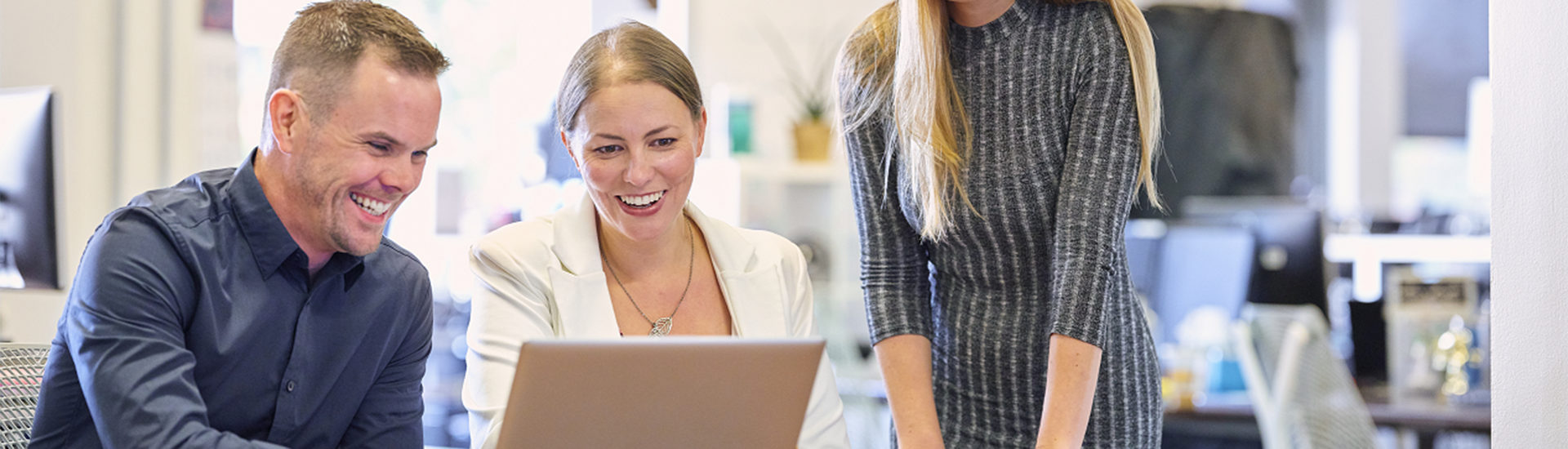 people-looking-at-laptop